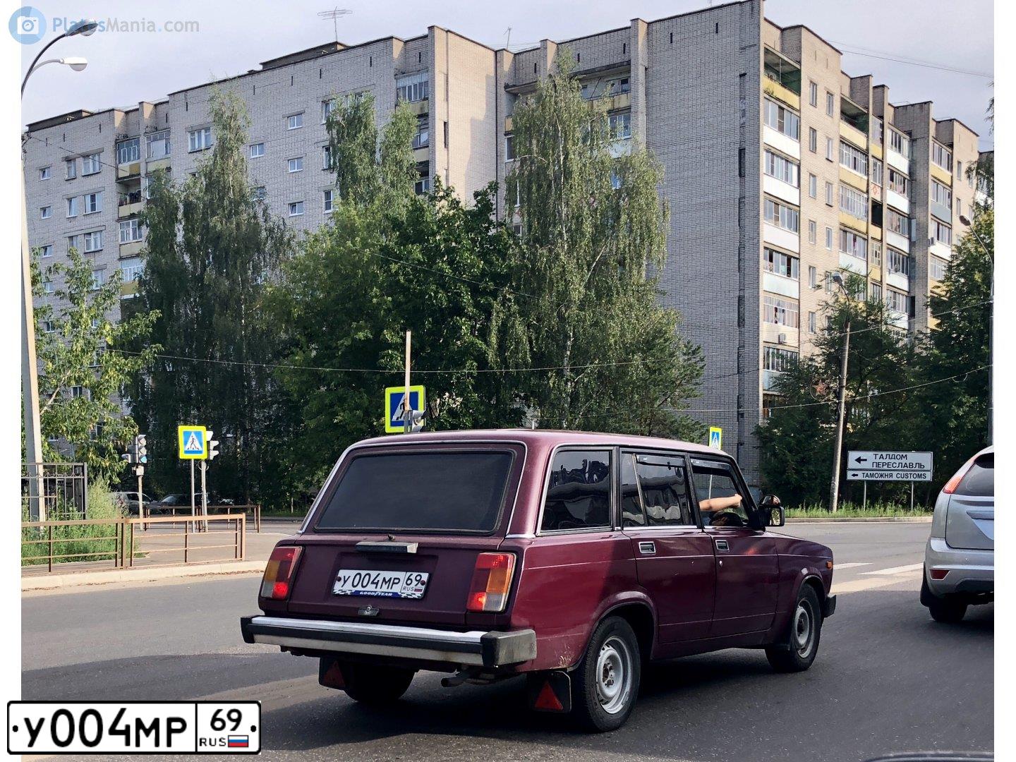 Фото автомобиля LADA 2104, 1996 — госномер У004МР69. Цвет: КРАСНЫЙ