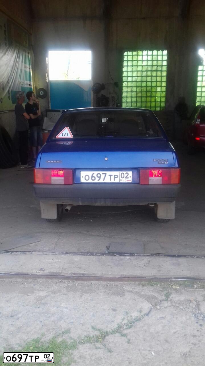 Фото автомобиля LADA 2109 SAMARA, 2002 — госномер О697ТР02. Цвет: СЕРЕБРИСТО-ЯРКО-СИНИЙ