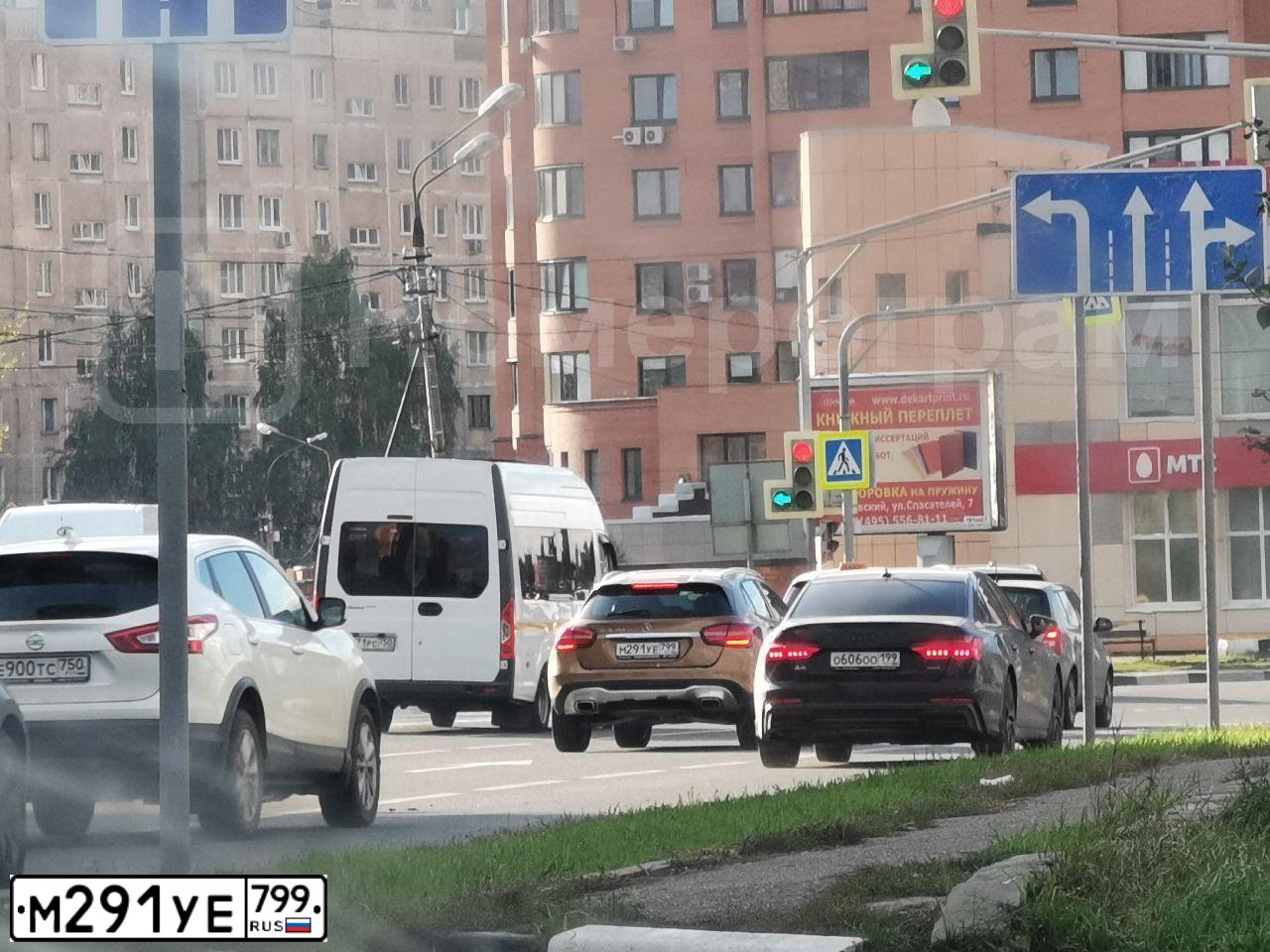 Фото автомобиля MERCEDES GLA-KLASSE, 2017 — госномер А116КТ198. Цвет: БЕЖЕВЫЙ