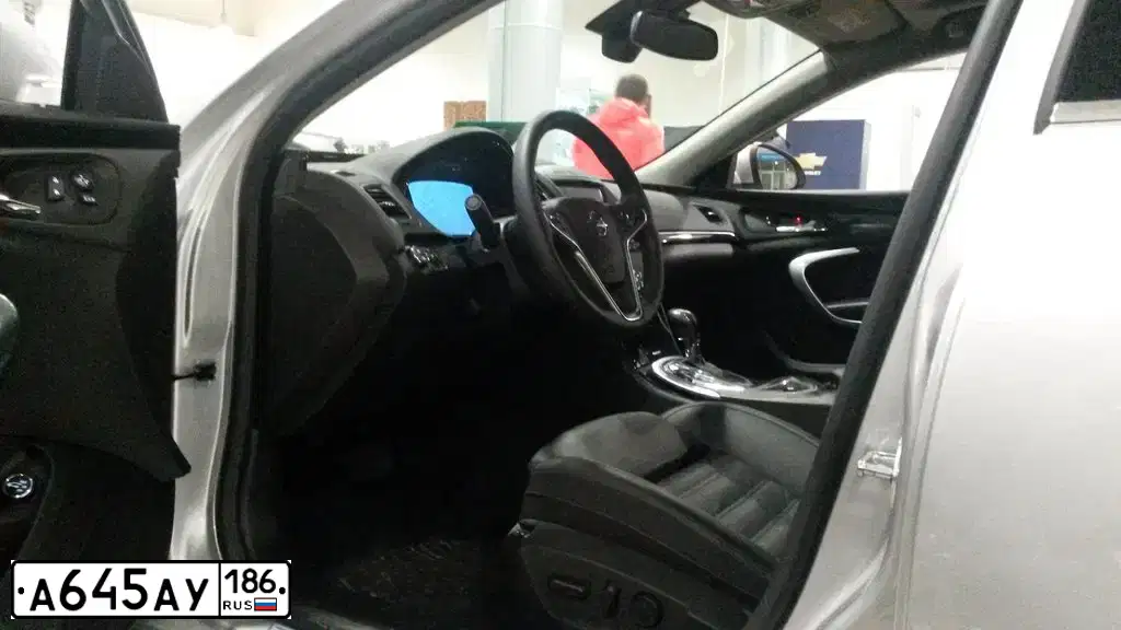 Фото автомобиля OPEL INSIGNIA, 2013 — госномер А645АУ186. Цвет: ЗЕЛЕНЫЙ