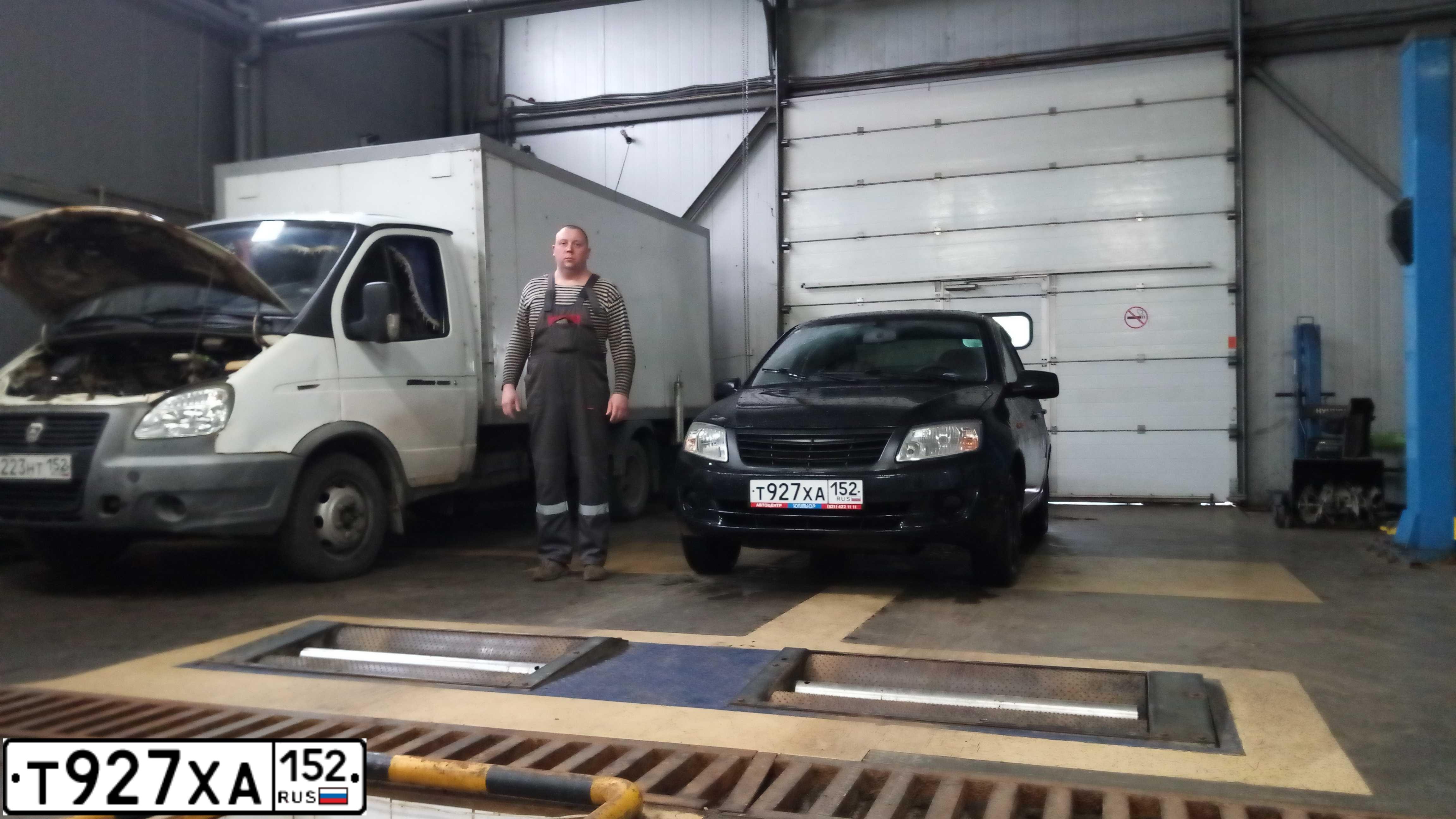 Фото автомобиля LADA 2190 GRANTA, 2012 — госномер Т927ХА152. Цвет: серебристо-коричневый