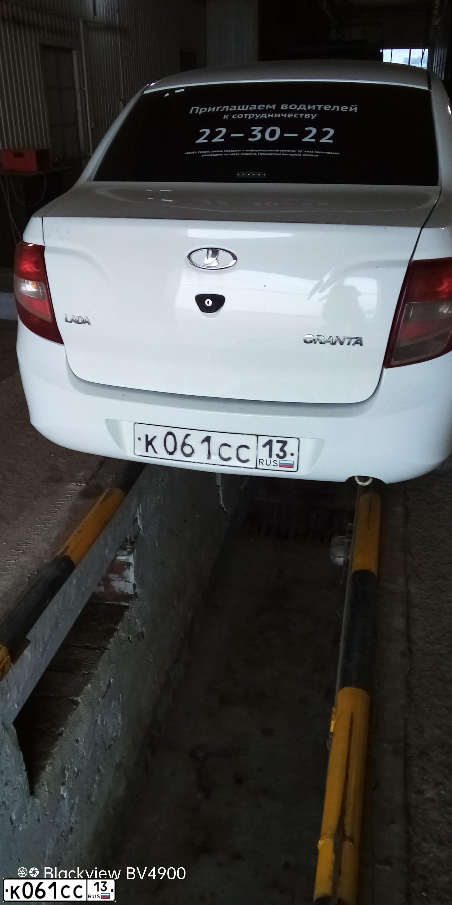 Фото автомобиля LADA 2190 GRANTA, 2018 — госномер К061СС13. Цвет: Белый