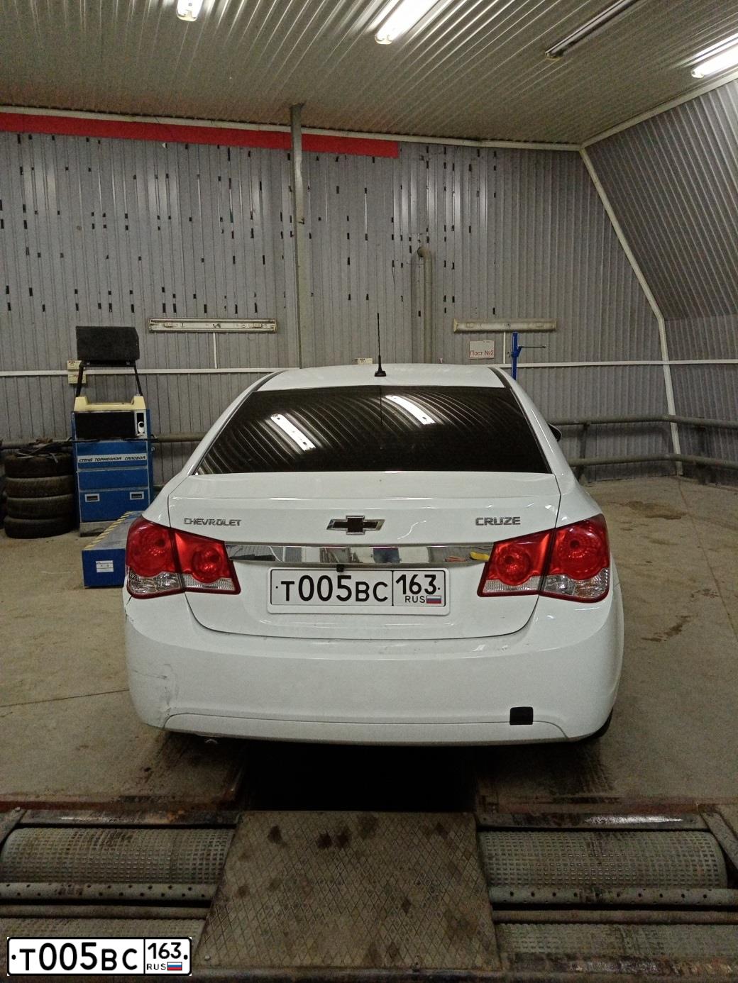 Фото автомобиля CHEVROLET CRUZE, 2013 — госномер М228КК164. Цвет: Белый
