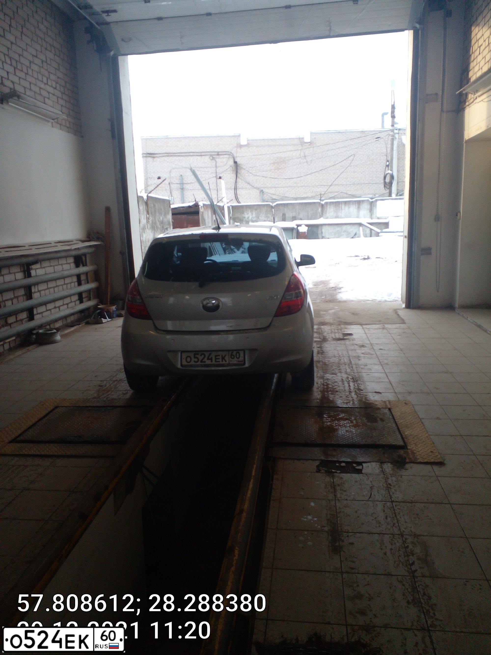 Фото автомобиля HYUNDAI I20, 2009 — госномер А482ХК60. Цвет: СЕРЕБРИСТЫЙ