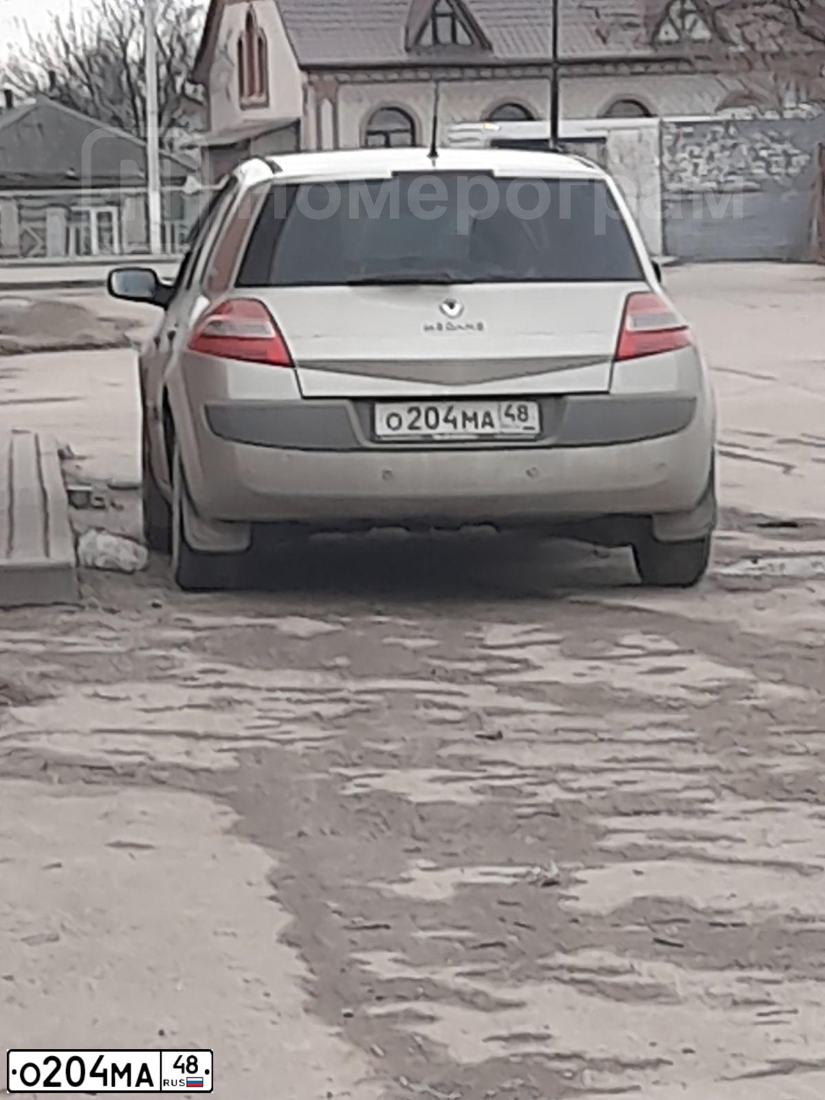 Фото автомобиля RENAULT MEGANE, 2008 — госномер О204МА48. Цвет: СЕРЕБРИСТЫЙ