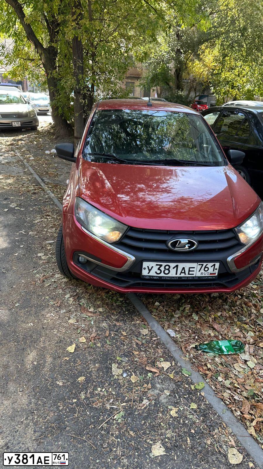 Фото автомобиля LADA 2190 GRANTA, 2019 — госномер У381АЕ761. Цвет: Красный