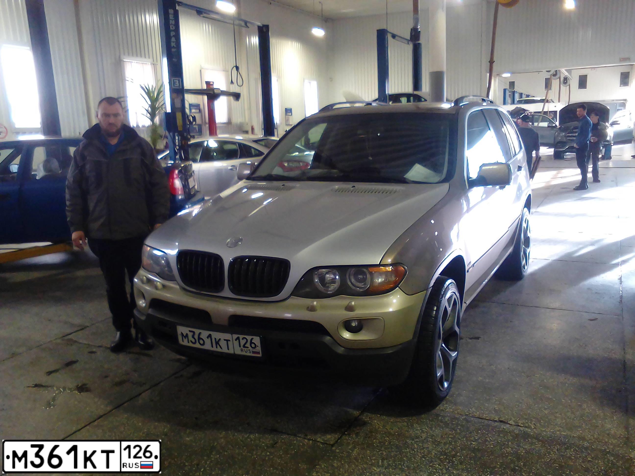 Фото автомобиля BMW X5, 2005 — госномер Х999АТ52. Цвет: СЕРЫЙ