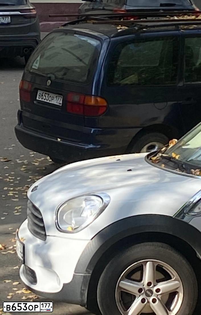 Фото автомобиля VOLKSWAGEN SHARAN, 1996 — госномер В653ОР177. Цвет: СИНИЙ ТЕМНЫЙ