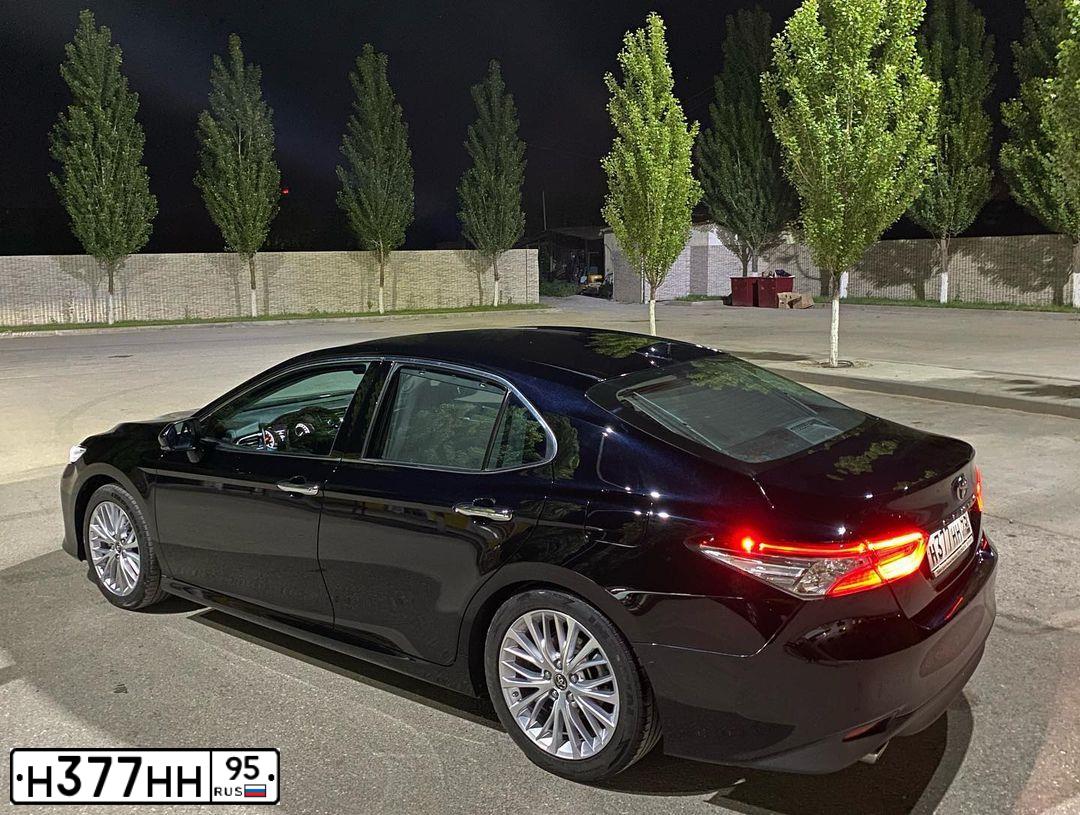 Фото автомобиля TOYOTA CAMRY, 2018 — госномер М618ММ95. Цвет: ЧЕРНЫЙ МЕТАЛЛИК