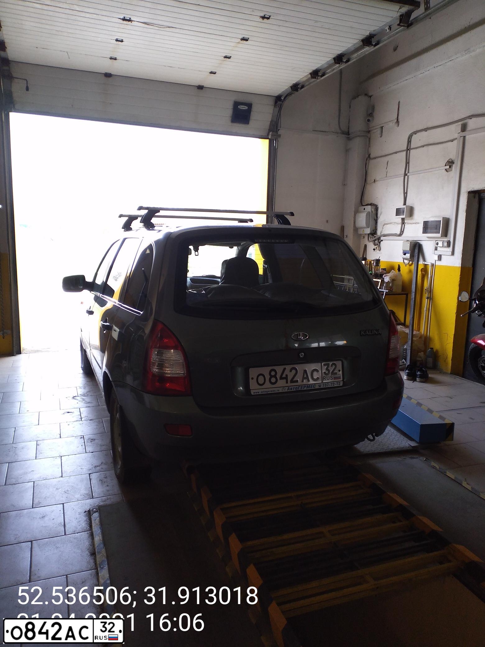 Фото автомобиля LADA 1117 KALINA, 2010 — госномер Р478НН40. Цвет: Темно-серый металлик