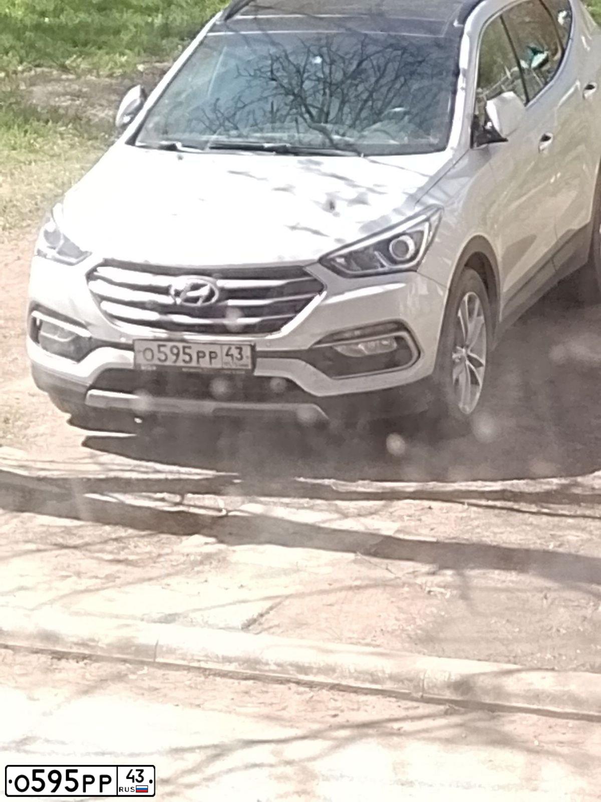 Фото автомобиля HYUNDAI SANTA FE, 2011 — госномер Т286НУ18. Цвет: ТЕМНО-ВИШНЕВЫЙ