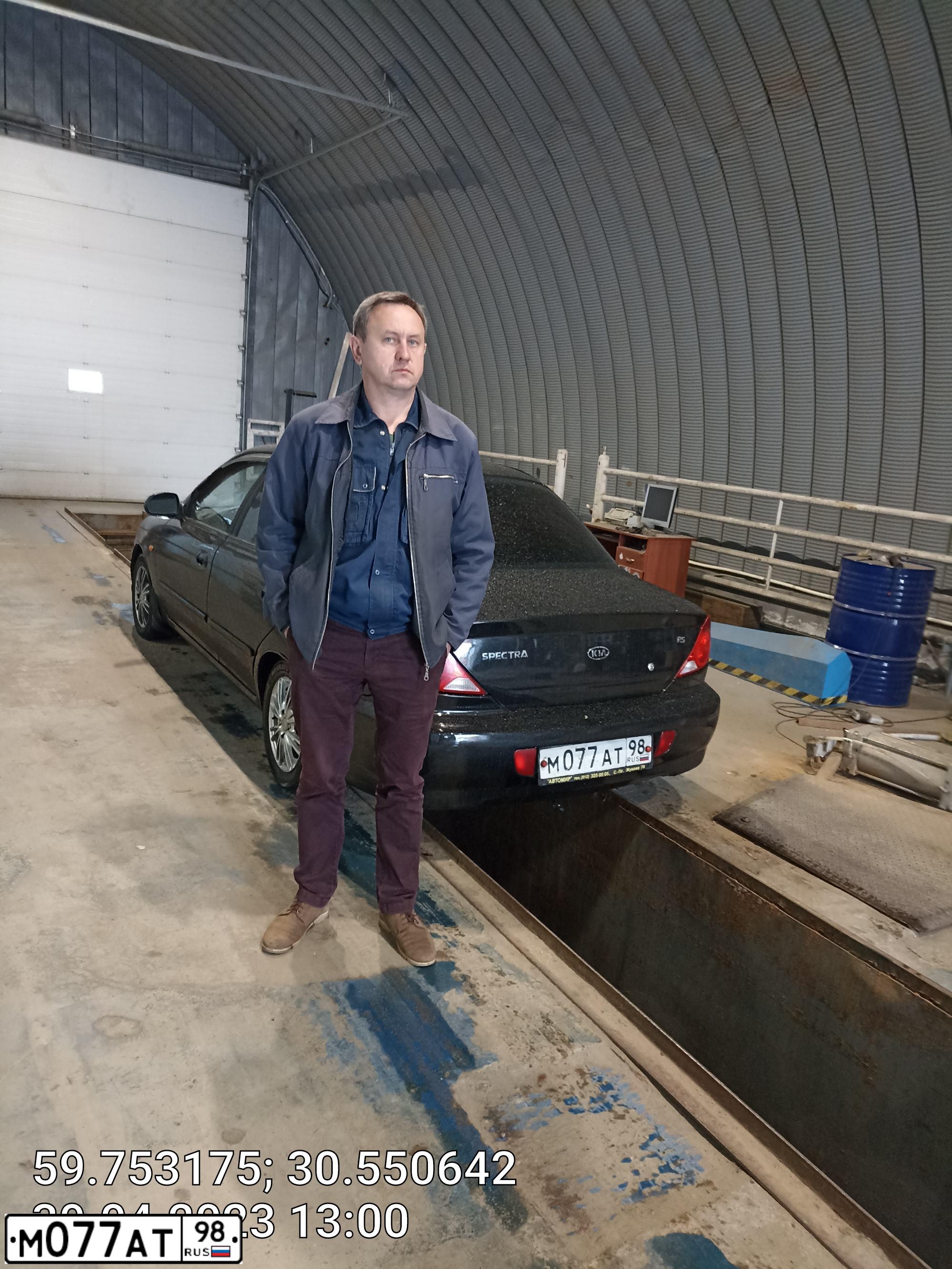 Фото автомобиля KIA SPECTRA, 2006 — госномер М077АТ98. Цвет: ЧЕРНЫЙ
