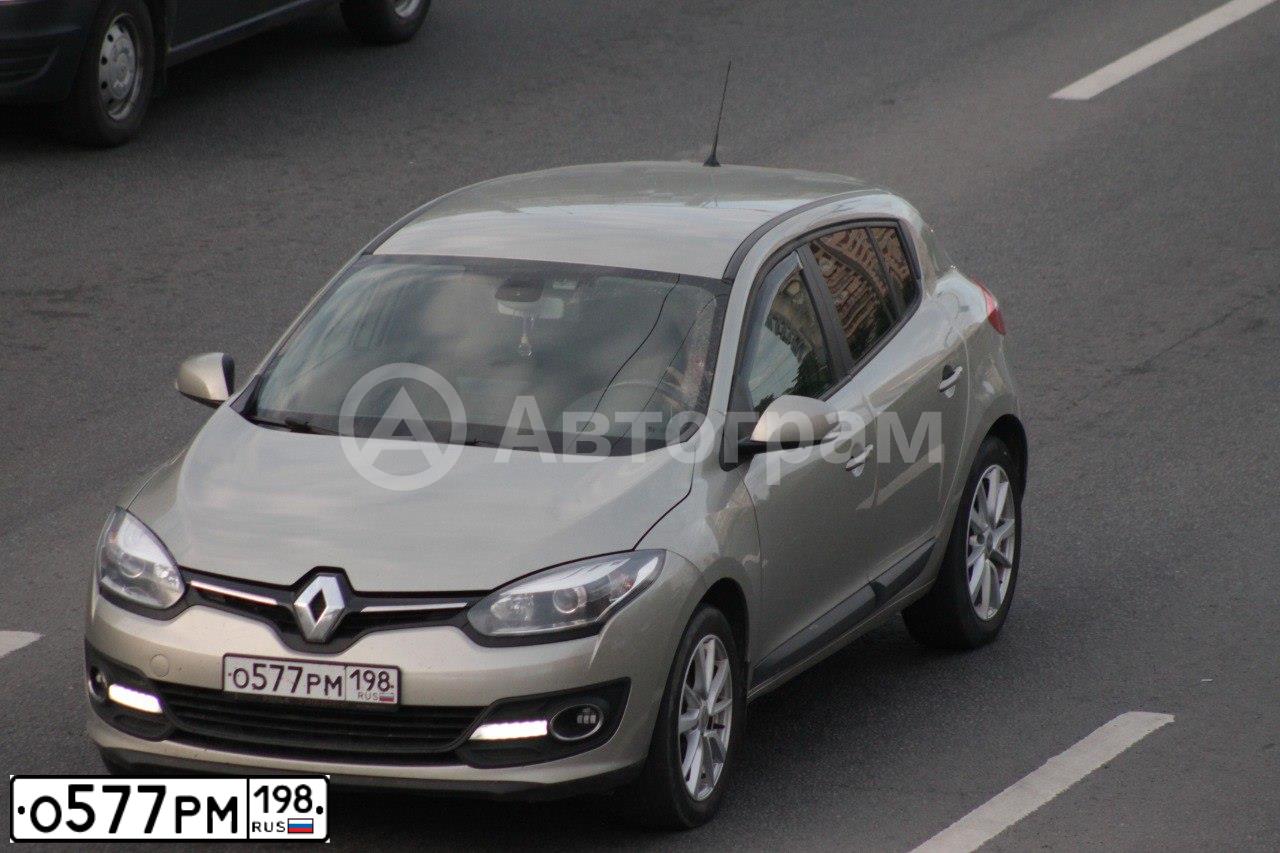 Фото автомобиля RENAULT MEGANE, 2014 — госномер О577РМ198. Цвет: БЕЖЕВЫЙ