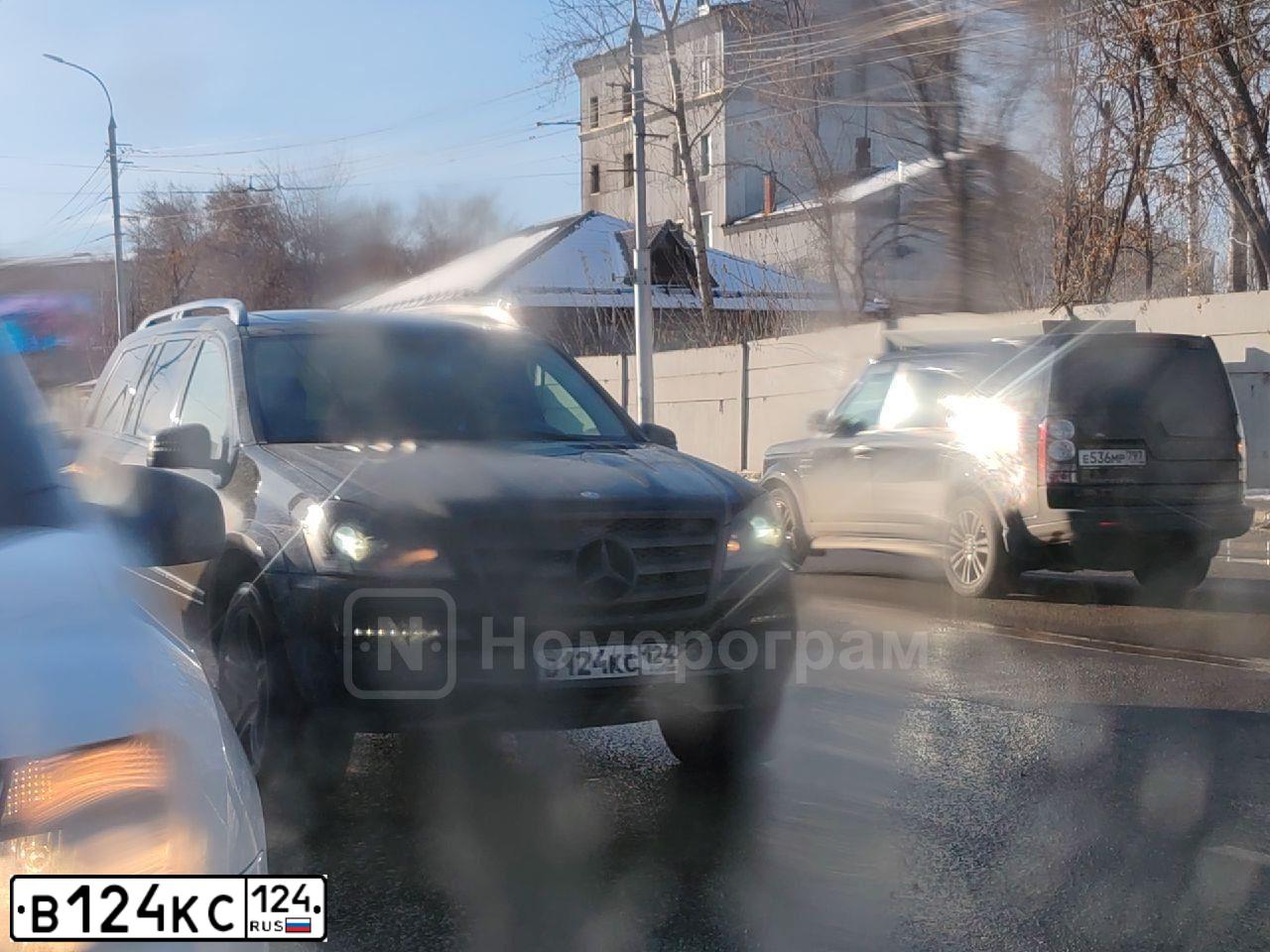 Фото автомобиля TOYOTA CAMRY, 2008 — госномер Е654ОТ124. Цвет: ЧЕРНЫЙ