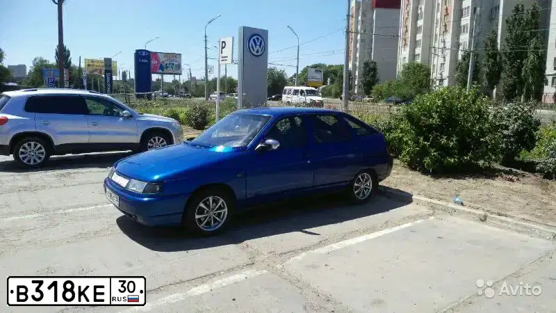 Фото автомобиля LADA 2112, 2004 — госномер В012ЕО150. Цвет: ЯРКО-СИНИЙ МЕТАЛЛИК