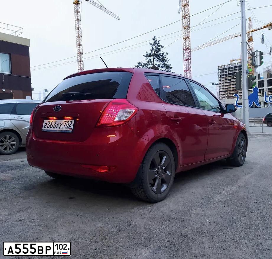 Фото автомобиля KIA CEE'D, 2011 — госномер В363АК702. Цвет: Красный
