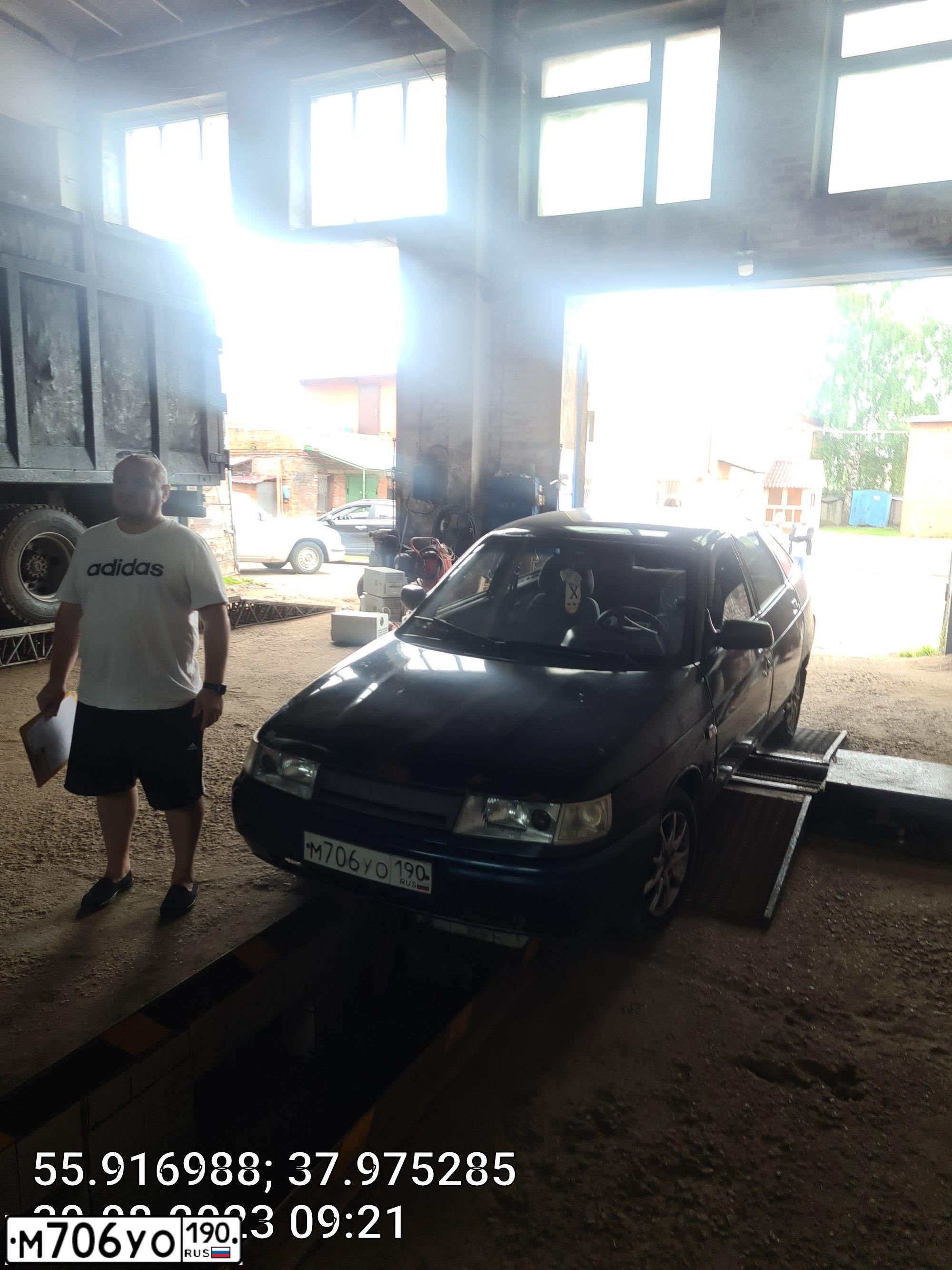Фото автомобиля LADA 2112 LADA, 2005 — госномер М706УО190. Цвет: ГРАФИТОВЫЙ МЕТАЛИК