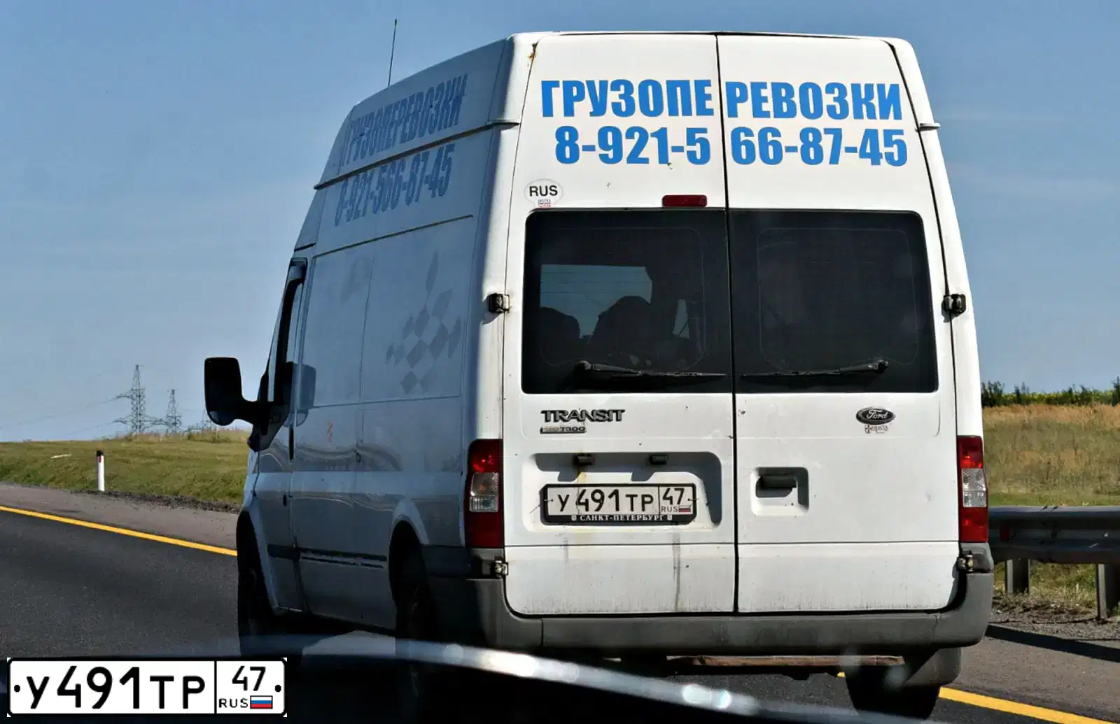Фото автомобиля FORD TRANSIT, 2008 — госномер Т896АС198. Цвет: БЕЛЫЙ