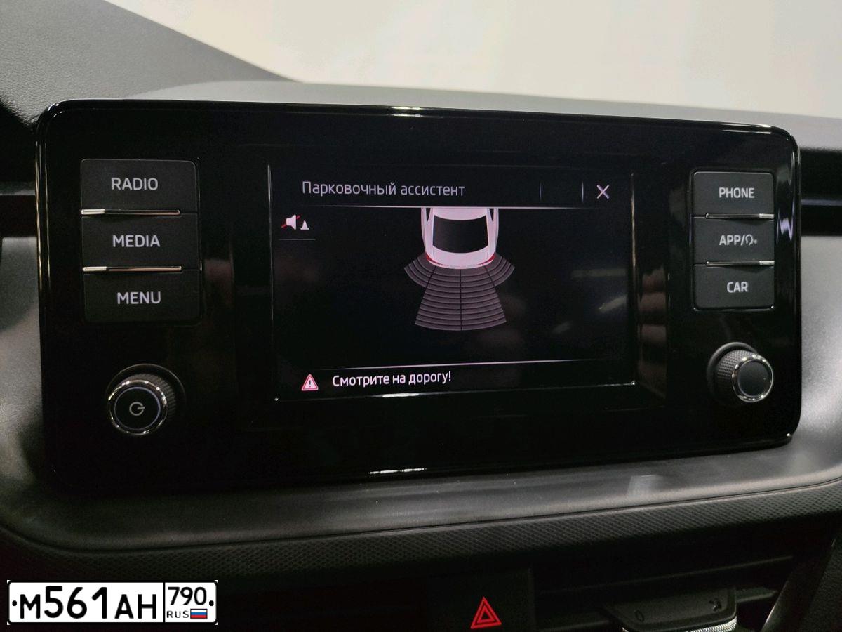 Фото автомобиля SKODA RAPID, 2020 — госномер М561АН790. Цвет: Красный