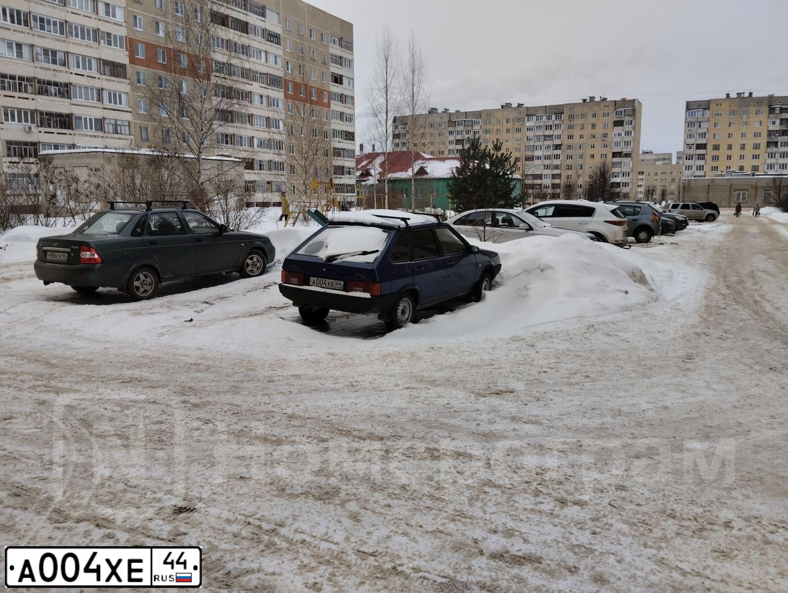 Фото автомобиля LADA 2109 SAMARA, 2002 — госномер А004ХЕ44. Цвет: СИНИЙ