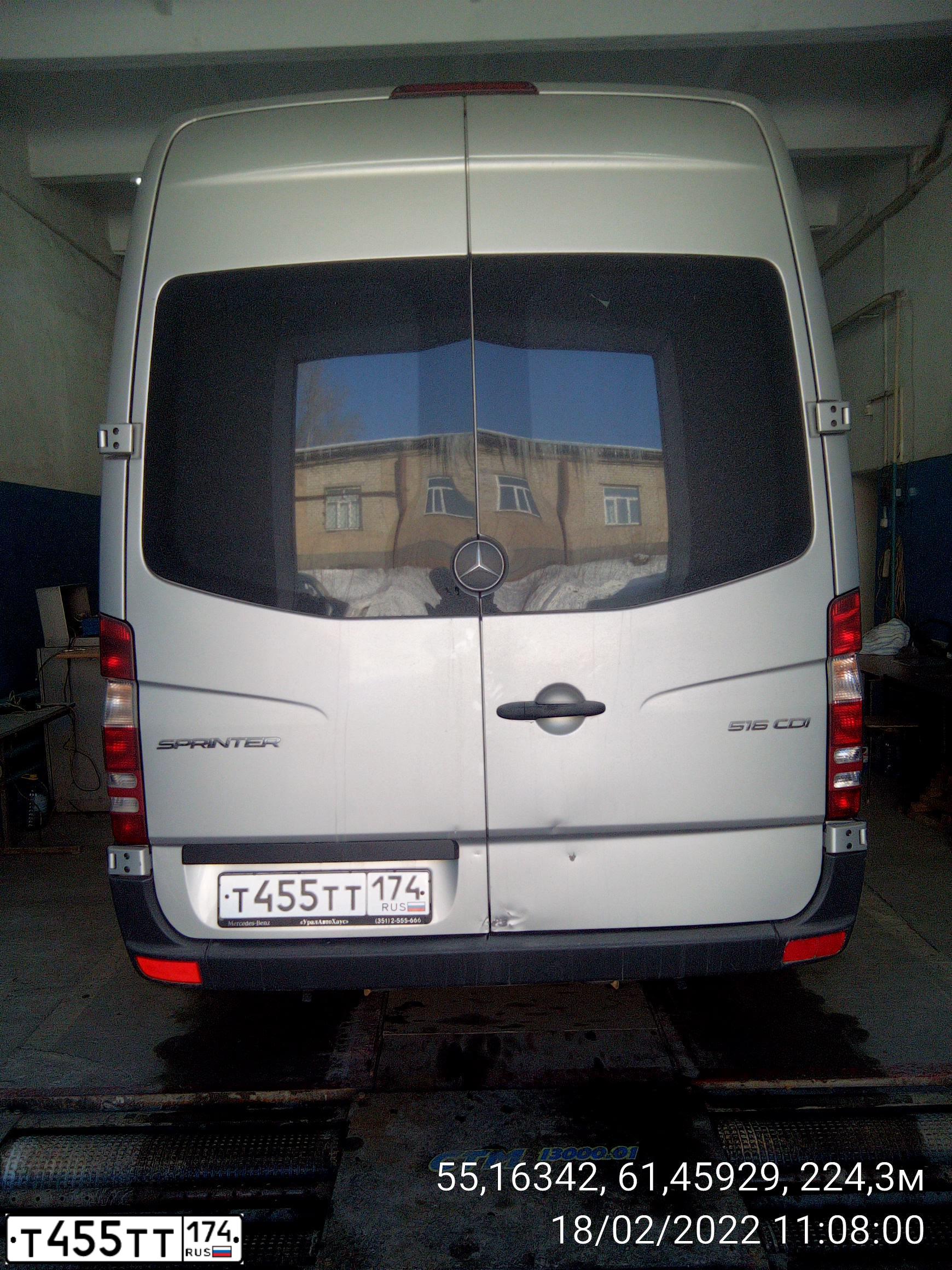 Фото автомобиля MERCEDES SPRINTER, 2015 — госномер Т455ТТ174. Цвет: СЕРЕБРИСТЫЙ