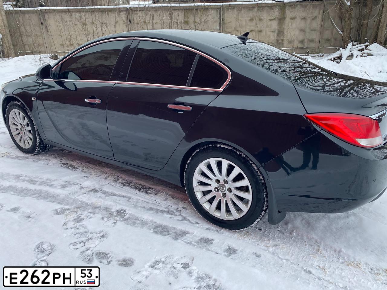 Фото автомобиля OPEL INSIGNIA, 2010 — госномер Е123ВВ185. Цвет: ЧЕРНЫЙ