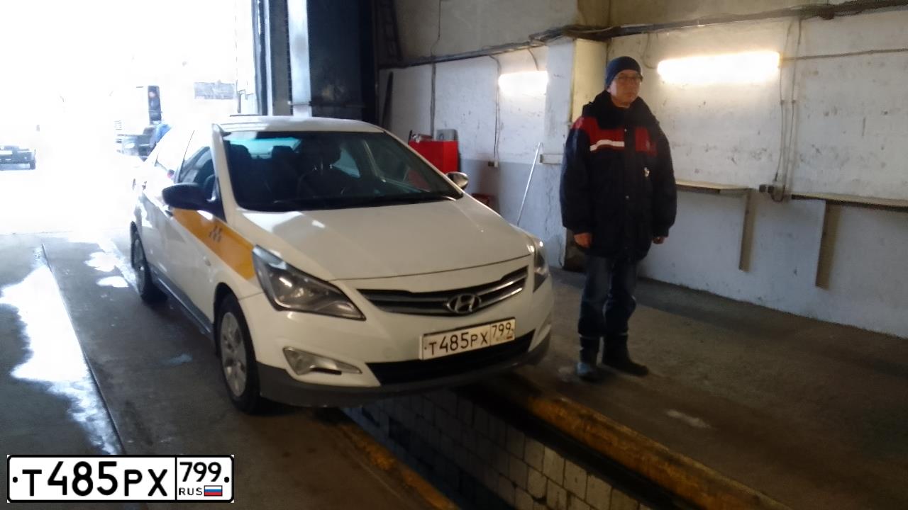 Фото автомобиля HYUNDAI SOLARIS, 2016 — госномер У237УР750. Цвет: БЕЛЫЙ-ЖЕЛТЫЙ-СЕРЫЙ