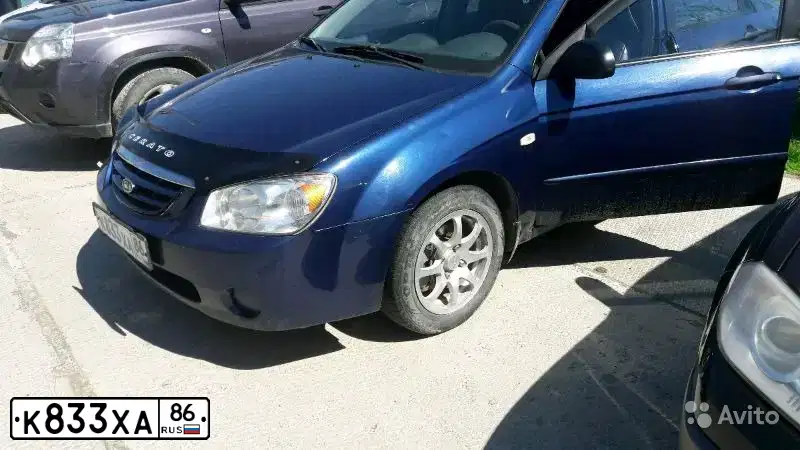Фото автомобиля KIA CERATO, 2005 — госномер К833ХА86. Цвет: ТЕМНО-СИНИЙ