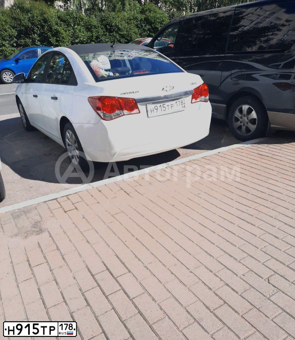 Фото автомобиля CHEVROLET CRUZE, 2012 — госномер Р729МО46. Цвет: Белый