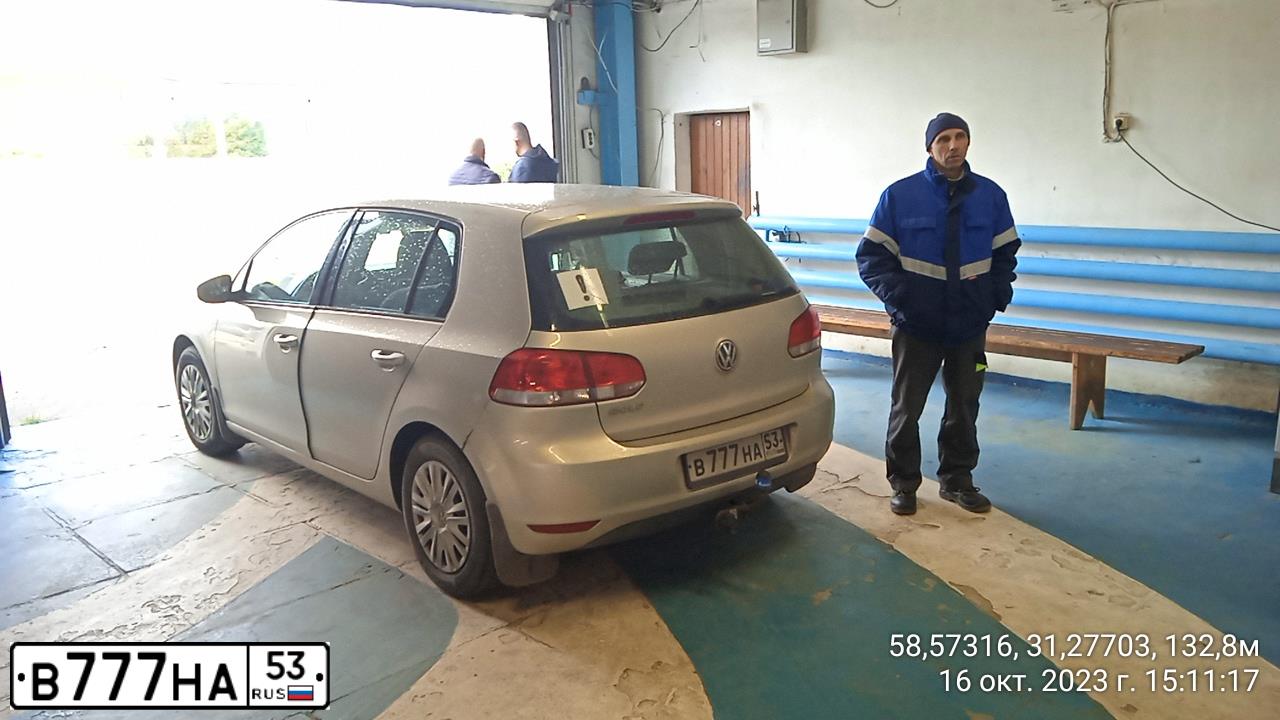 Фото автомобиля VOLKSWAGEN GOLF, 2011 — госномер К068СТ53. Цвет: СЕРЕБРИСТО-БЕЖЕВЫЙ