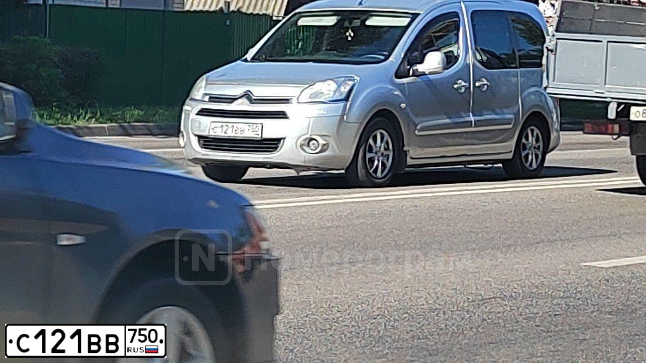 Фото автомобиля CITROEN BERLINGO, 2012 — госномер С121ВВ750. Цвет: СЕРЫЙ