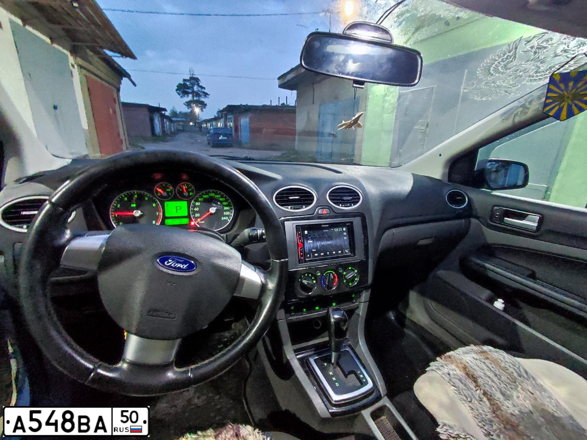 Фото автомобиля FORD FOCUS, 2006 — госномер М989УУ799. Цвет: СЕРЕБРИСТЫЙ