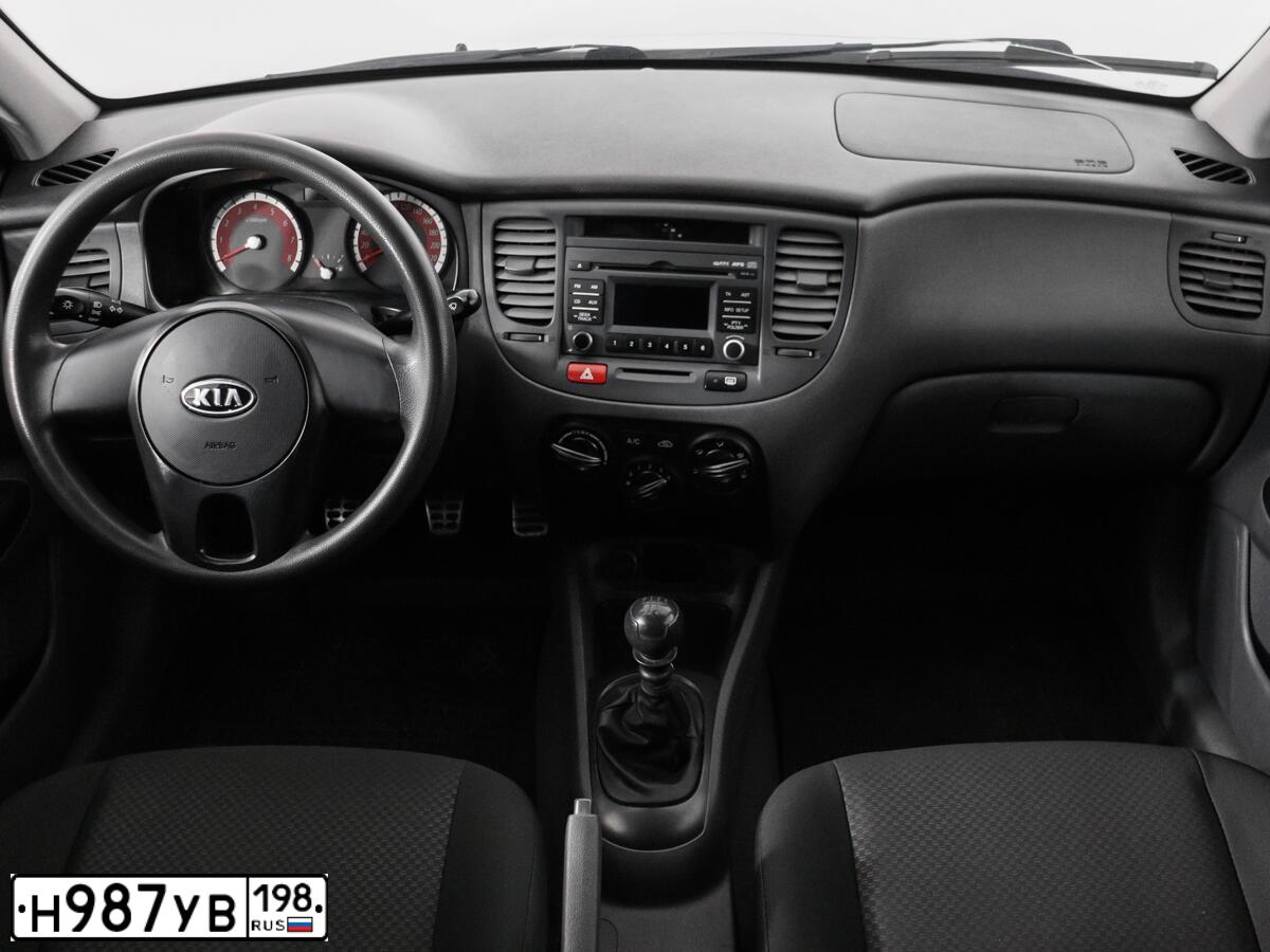 Фото автомобиля KIA RIO, 2011 — госномер Е914СА178. Цвет: Белый