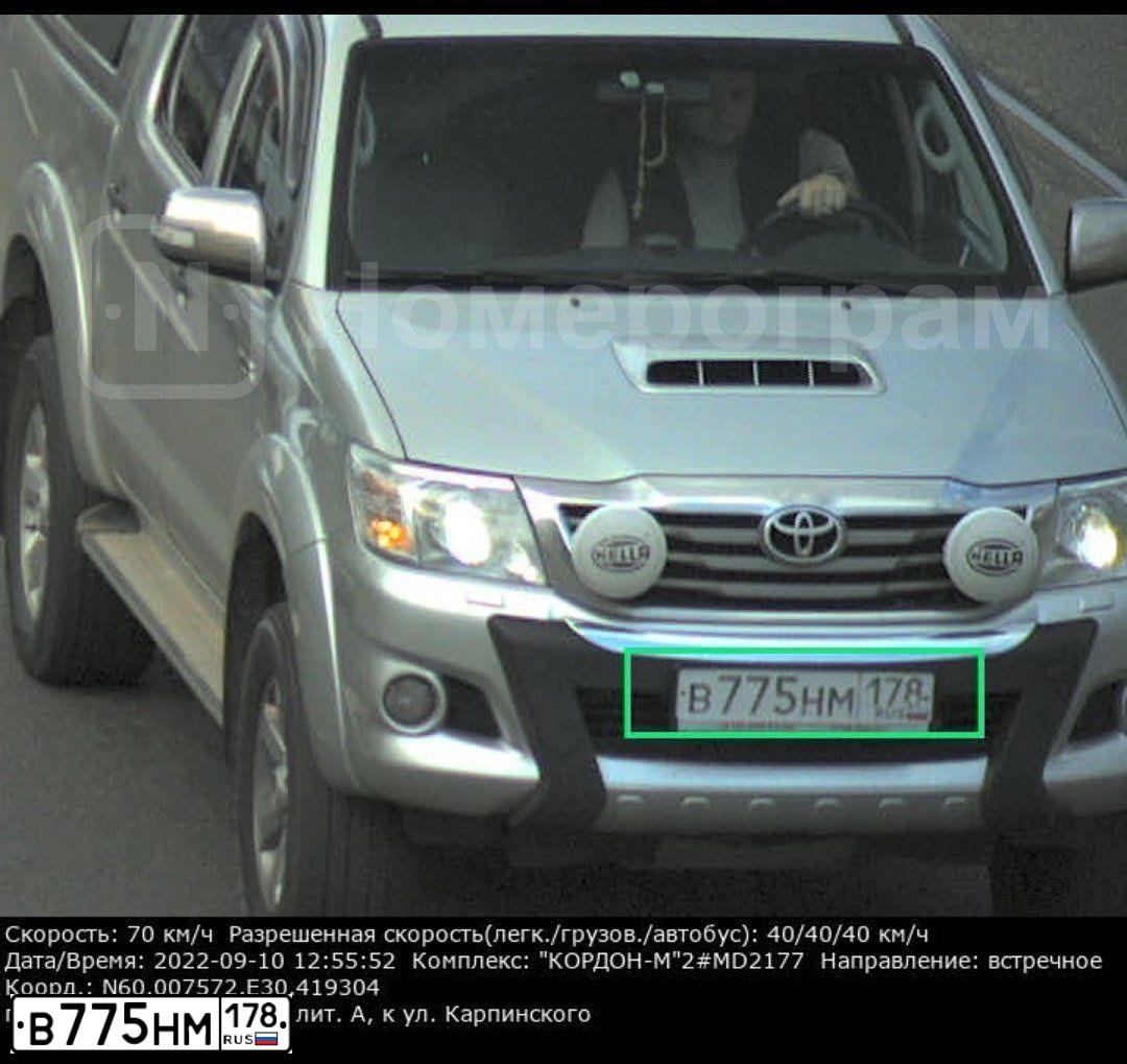Фото автомобиля TOYOTA HILUX, 2013 — госномер В775НМ178. Цвет: СЕРЕБРИСТЫЙ