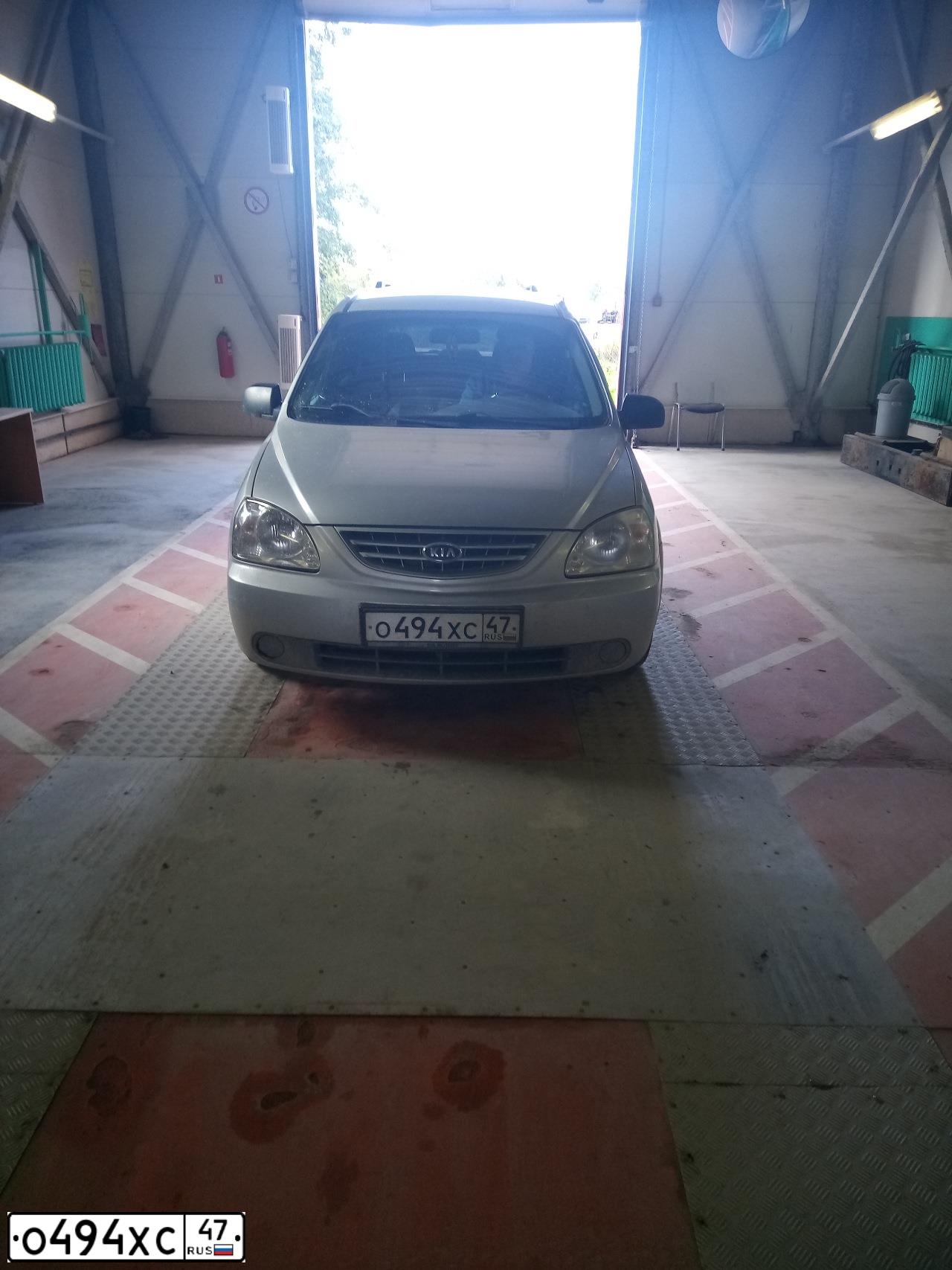 Фото автомобиля KIA CARENS, 2006 — госномер К958МХ53. Цвет: СЕРЕБРИСТЫЙ