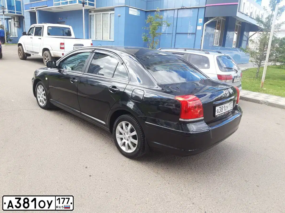 Фото автомобиля TOYOTA AVENSIS, 2004 — госномер У105УО124. Цвет: ЧЕРНЫЙ