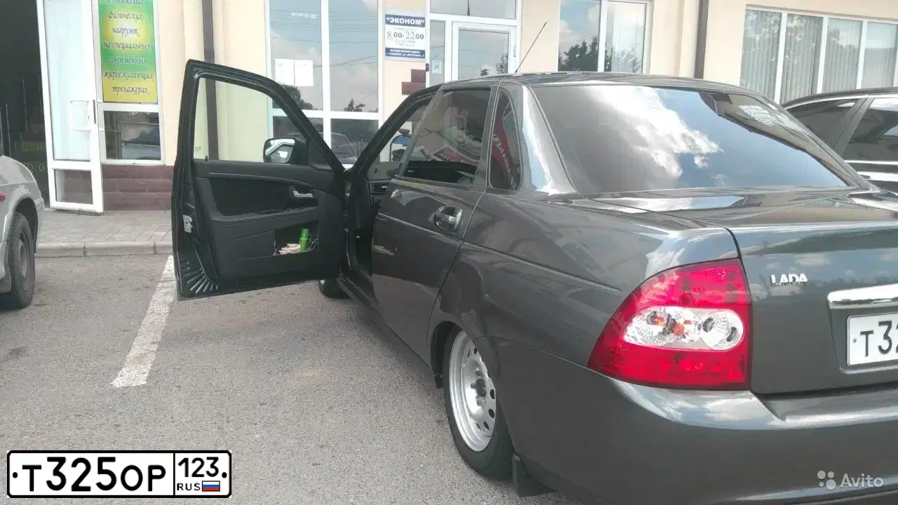 Фото автомобиля LADA 2170 PRIORA, 2014 — госномер Т325ОР123. Цвет: СЕРЕБРИСТО-ТЕМНО-СЕРЫЙ