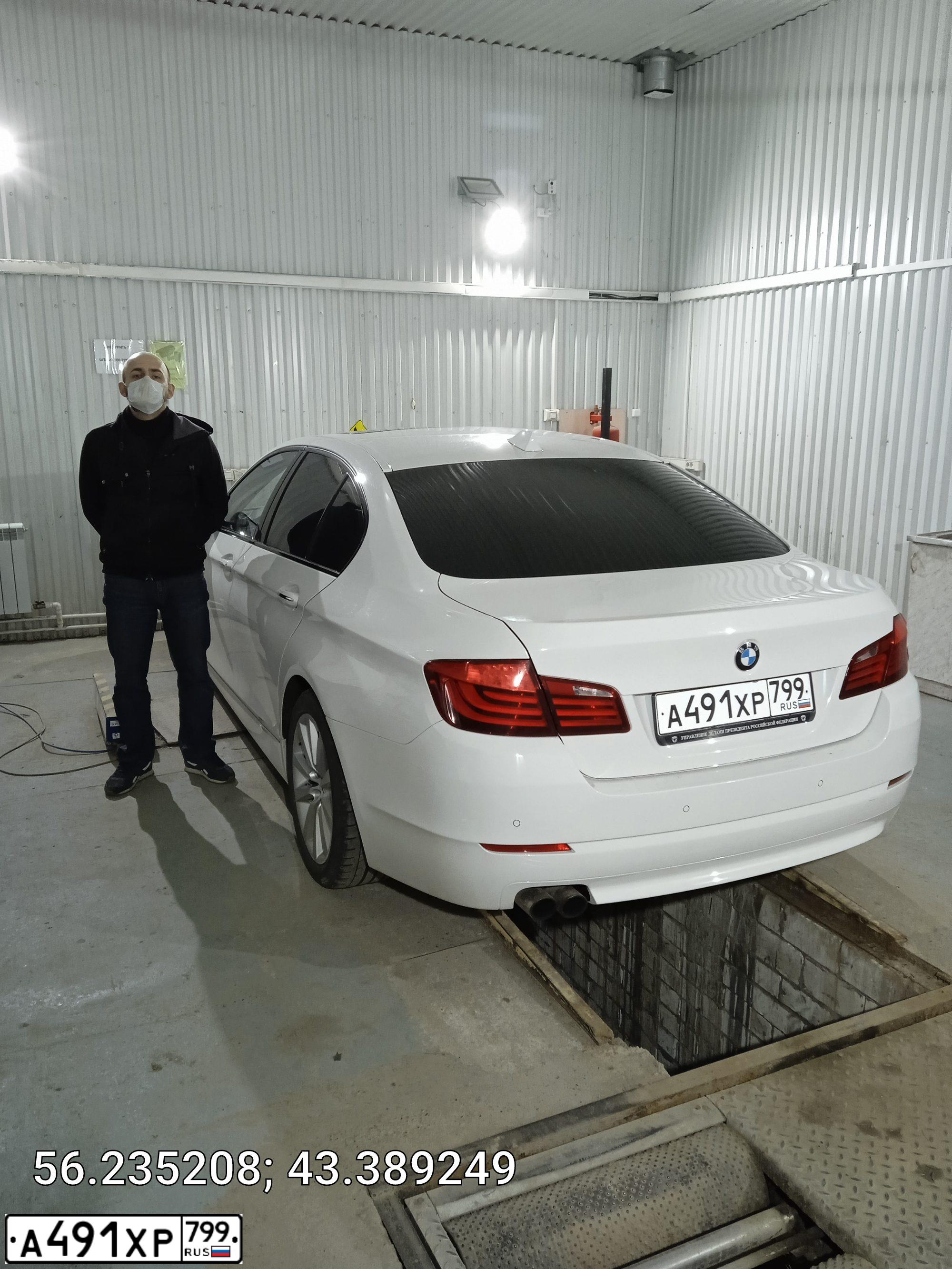 Фото автомобиля BMW SERIE 5, 2011 — госномер Р158МХ126. Цвет: Белый