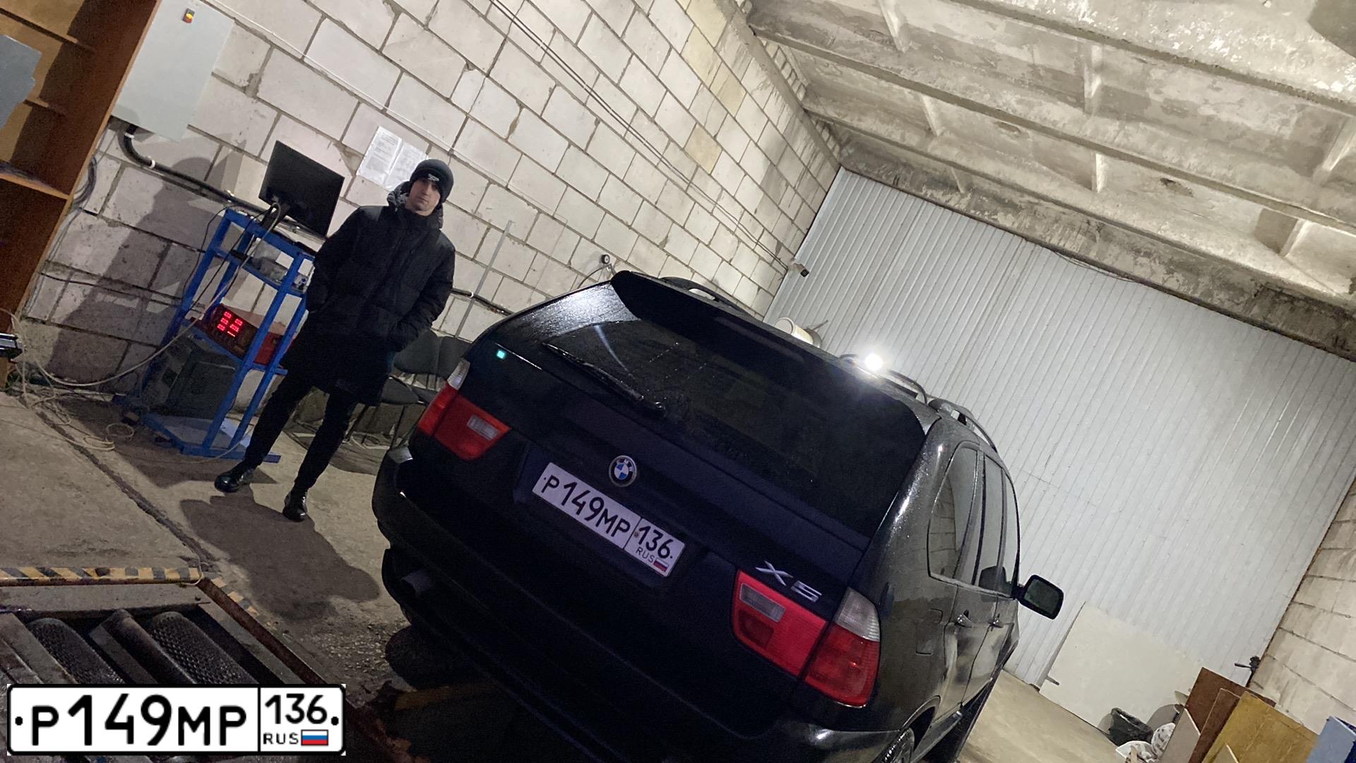 Фото автомобиля BMW X5, 2003 — госномер Е895ЕЕ36. Цвет: ЧЕРНЫЙ