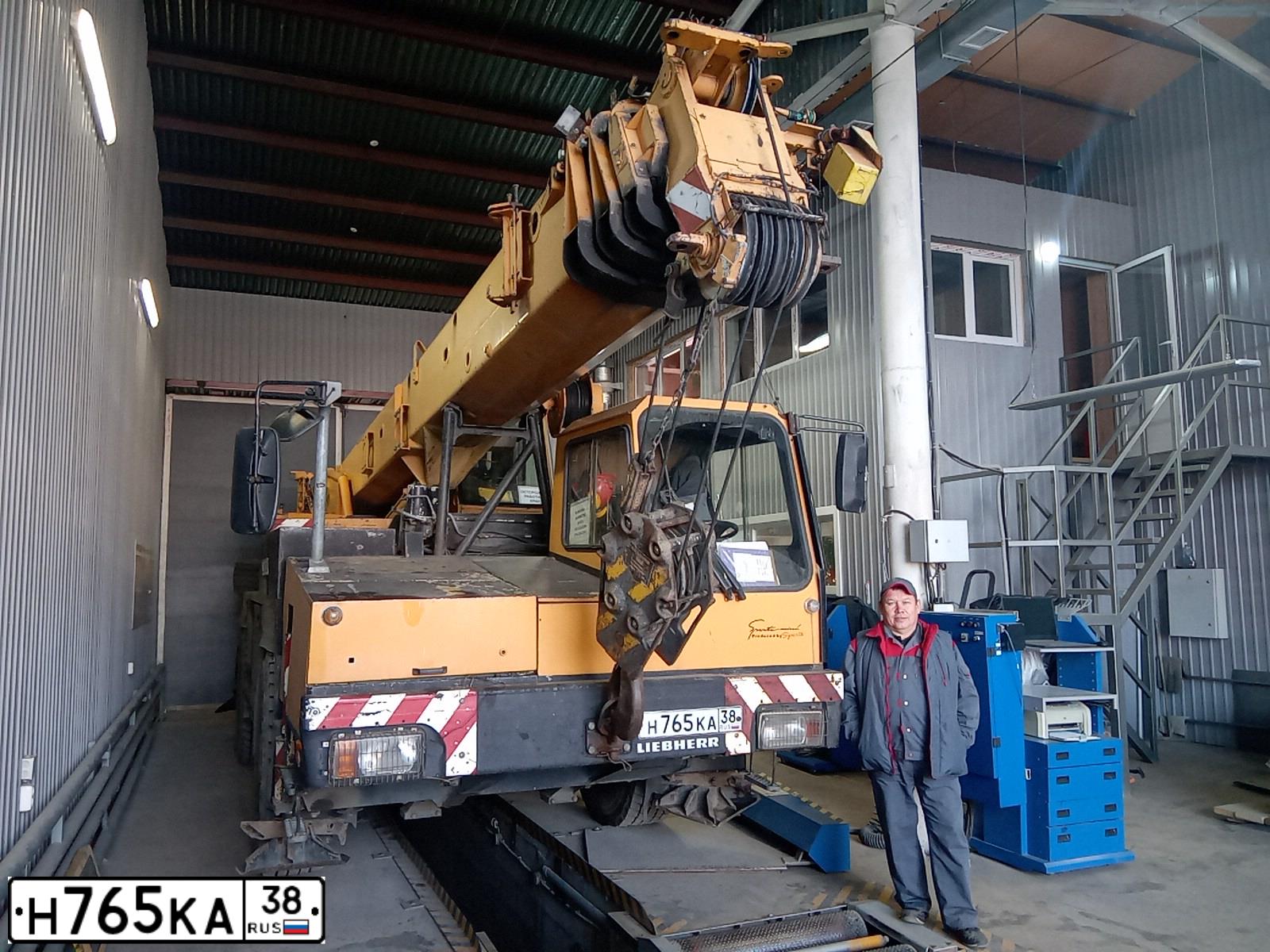 Фото автомобиля LIEBHERR LTM-SERIE, 1993 — госномер Н765КА38. Цвет: ЖЕЛТЫЙ