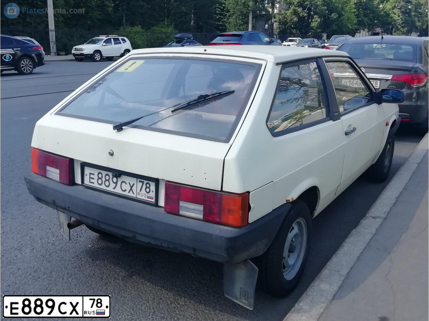 Фото автомобиля LADA 2108 SAMARA, 1987 — госномер Е889СХ78. Цвет: Белый