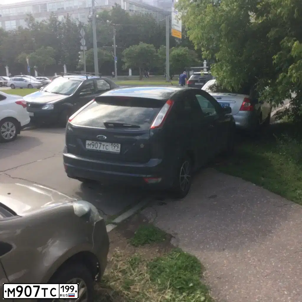 Фото автомобиля FORD FOCUS, 2009 — госномер М907ТС199. Цвет: СЕРЫЙ ТЕМНЫЙ