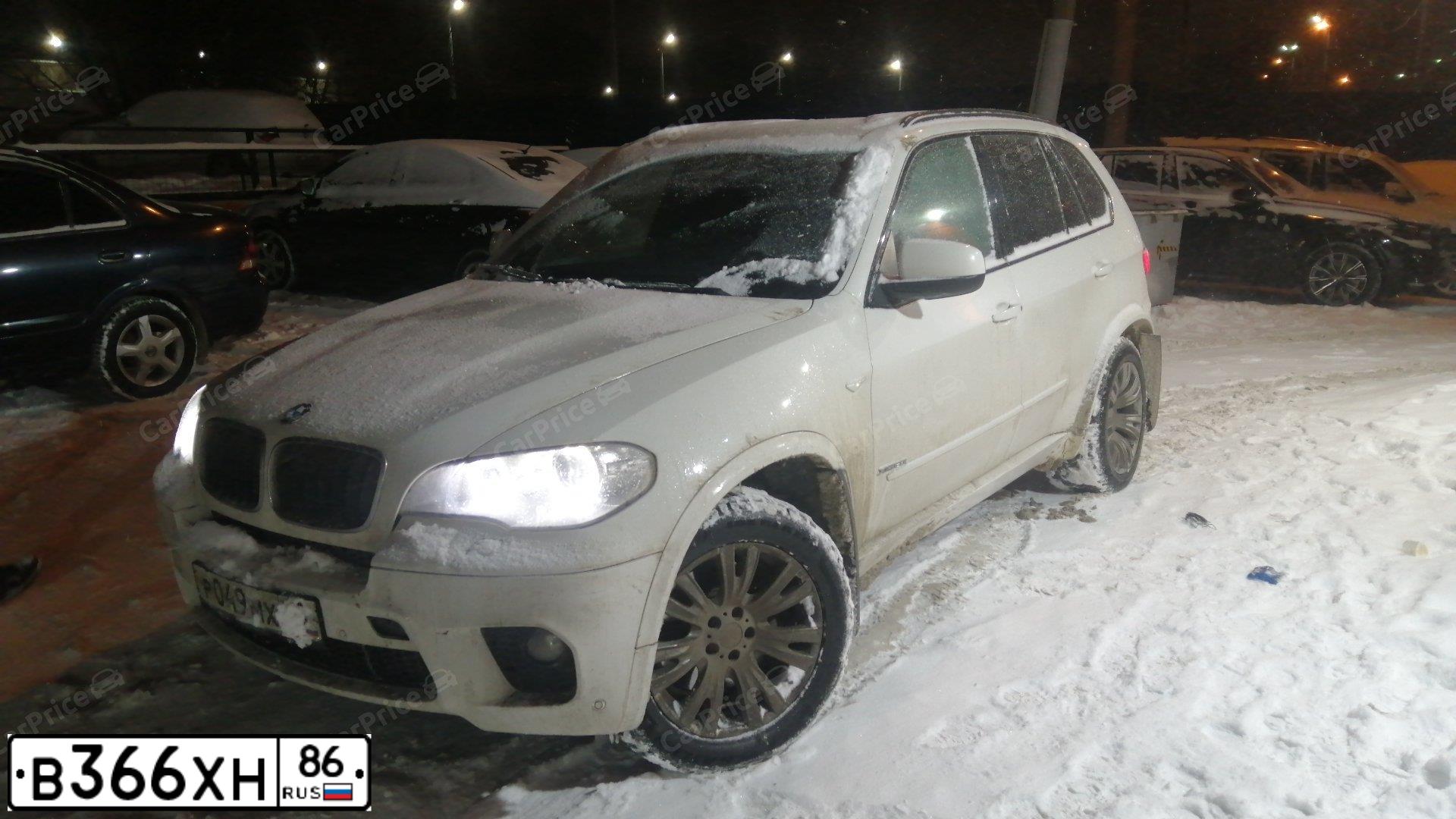 Фото автомобиля БМВ X5 XDRIVE 50I, 2011 — госномер С814УУ790. Цвет: Белый