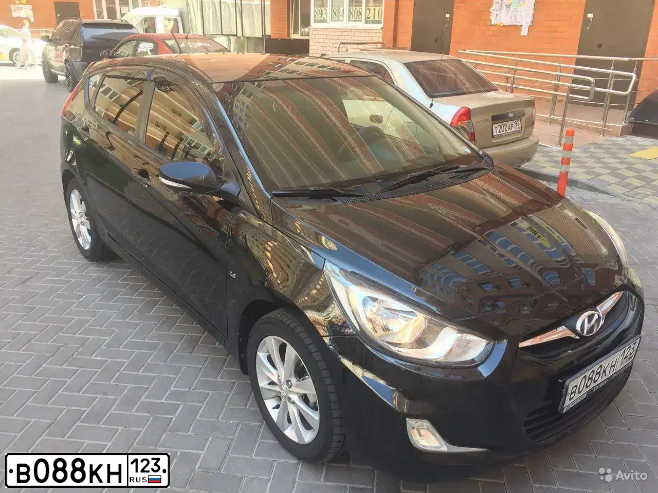 Фото автомобиля HYUNDAI SOLARIS, 2012 — госномер В088КН123. Цвет: ЧЕРНЫЙ