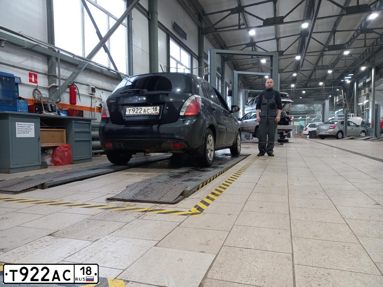 Фото автомобиля KIA RIO, 2009 — госномер Т922АС18. Цвет: ЧЕРНЫЙ