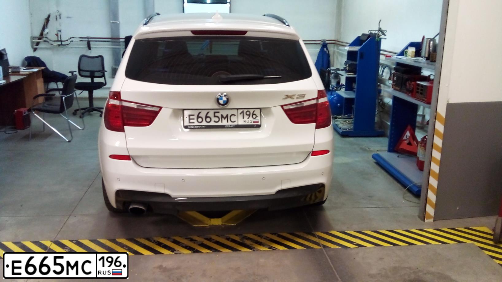 Фото автомобиля BMW X3, 2016 — госномер Е665МС196. Цвет: БЕЛЫЙ