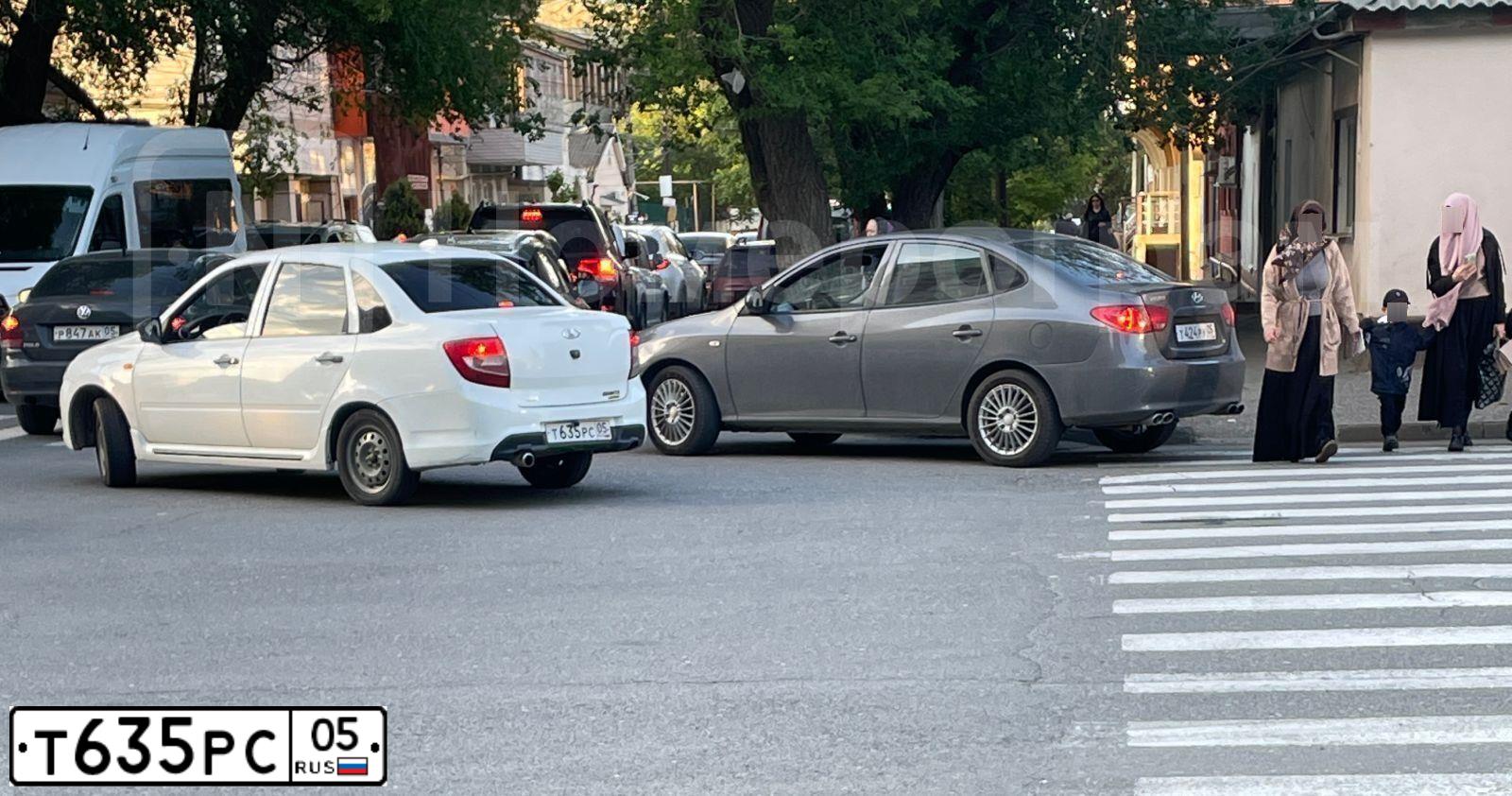 Фото автомобиля LADA 2190 GRANTA, 2014 — госномер Т635РС05. Цвет: Белый