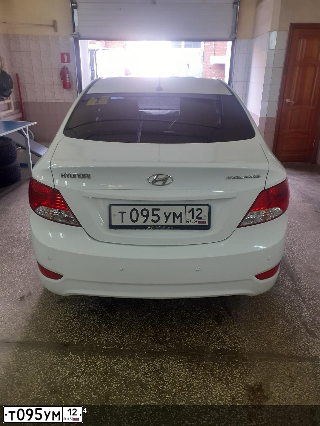 Фото автомобиля HYUNDAI SOLARIS, 2013 — госномер Т095УМ12. Цвет: Белый