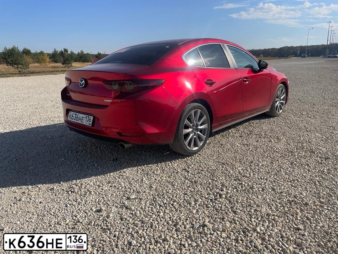 Фото автомобиля MAZDA 3, 2021 — госномер К636НЕ136. Цвет: Красный