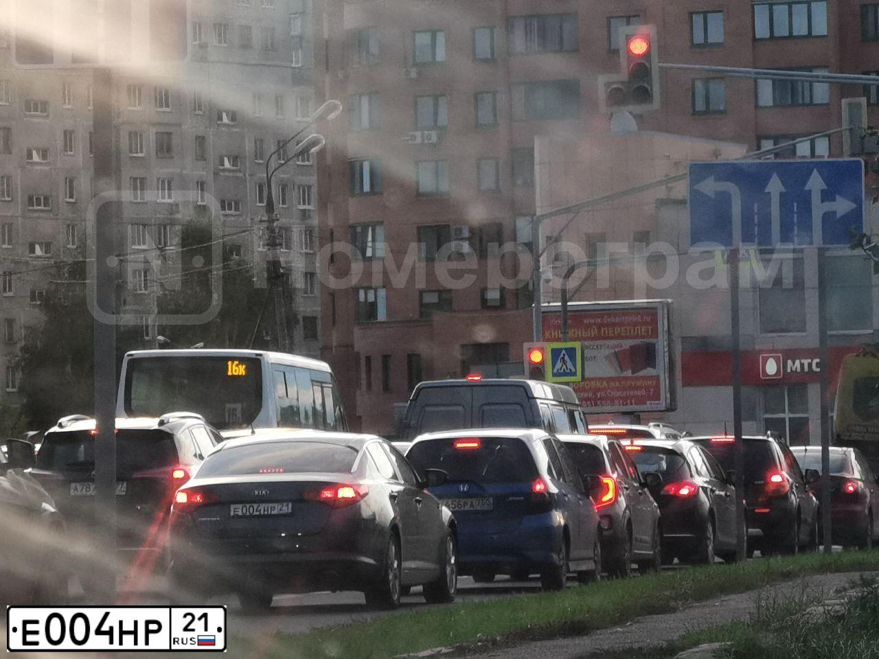 Фото автомобиля KIA RIO, 2011 — госномер В256ЕС21. Цвет: Серебристый